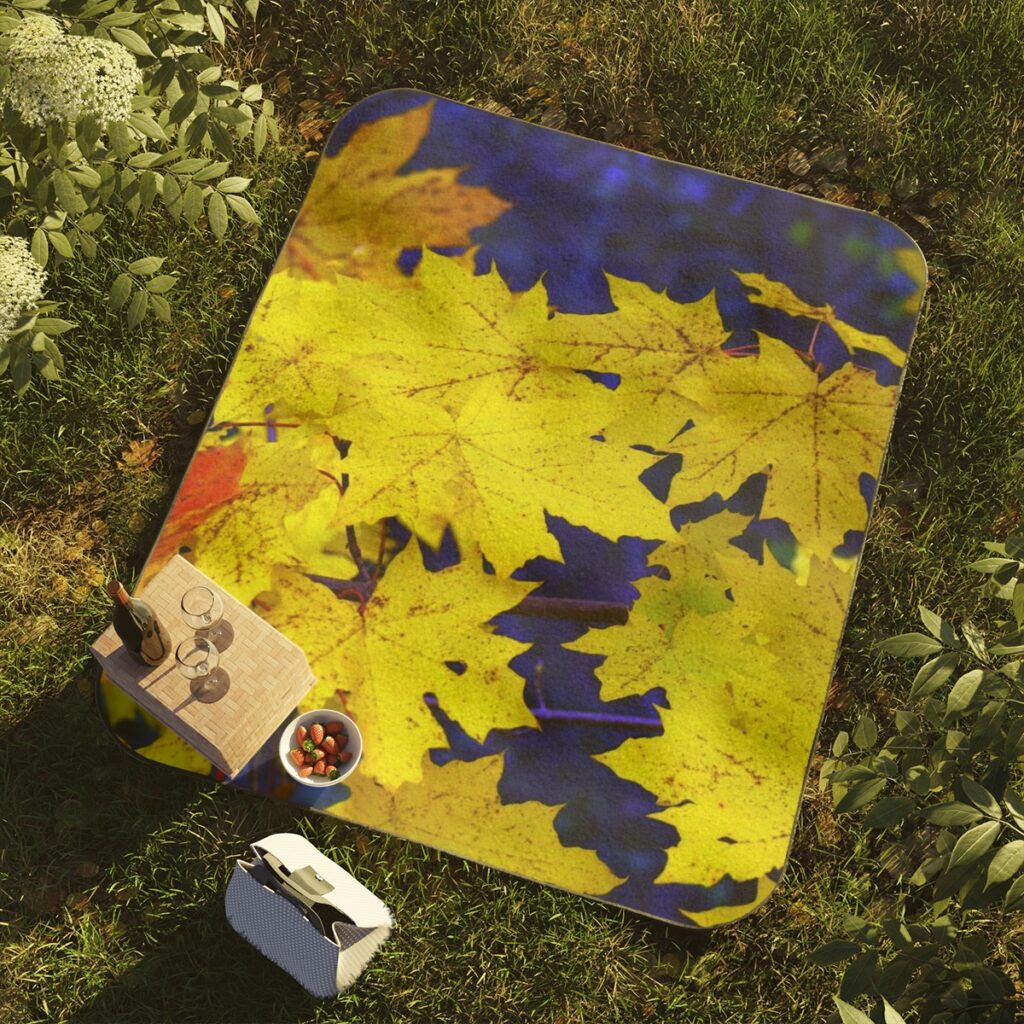 picnic blanket “Blue-yellow autumn leaves”